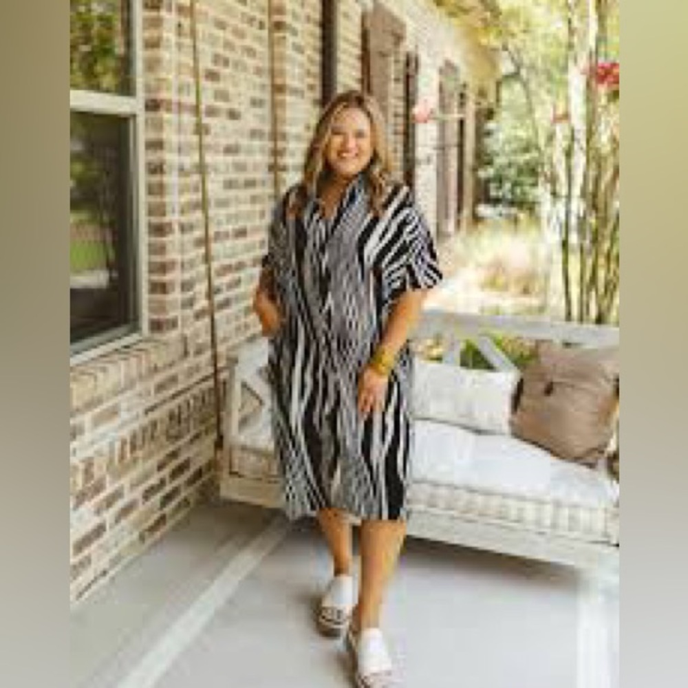 🦓NWT Beulah Style Trendy Black White Zebra Shirtdress